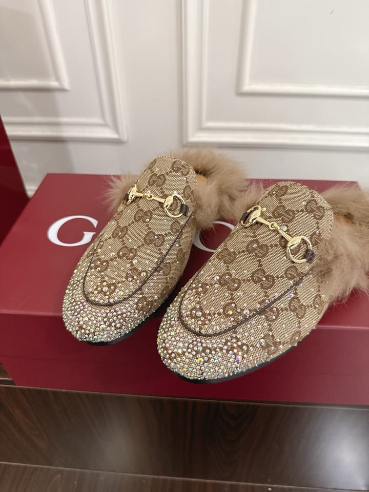 Gucci Tuscan Wool Loafers – Autumn/Winter Must-Have in Beige Gg Monogram With Tan Fur