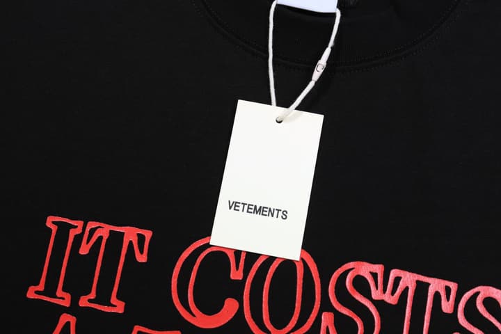 Vetements Red Letter Print Relaxed T-Shirt – Spring/Summer Collection in Black