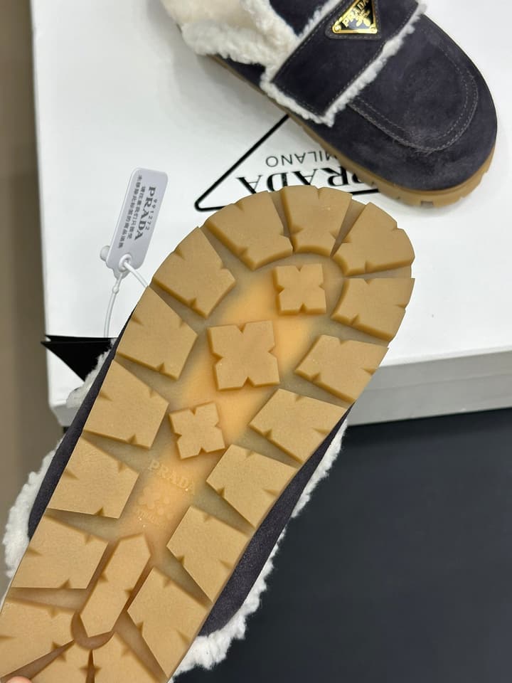 Prada FW24 Suede Fur Slippers – FW24 in Beige Suede