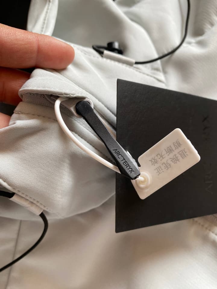 Arc'teryx Isogon Hooded Softshell Jacket in Military Green