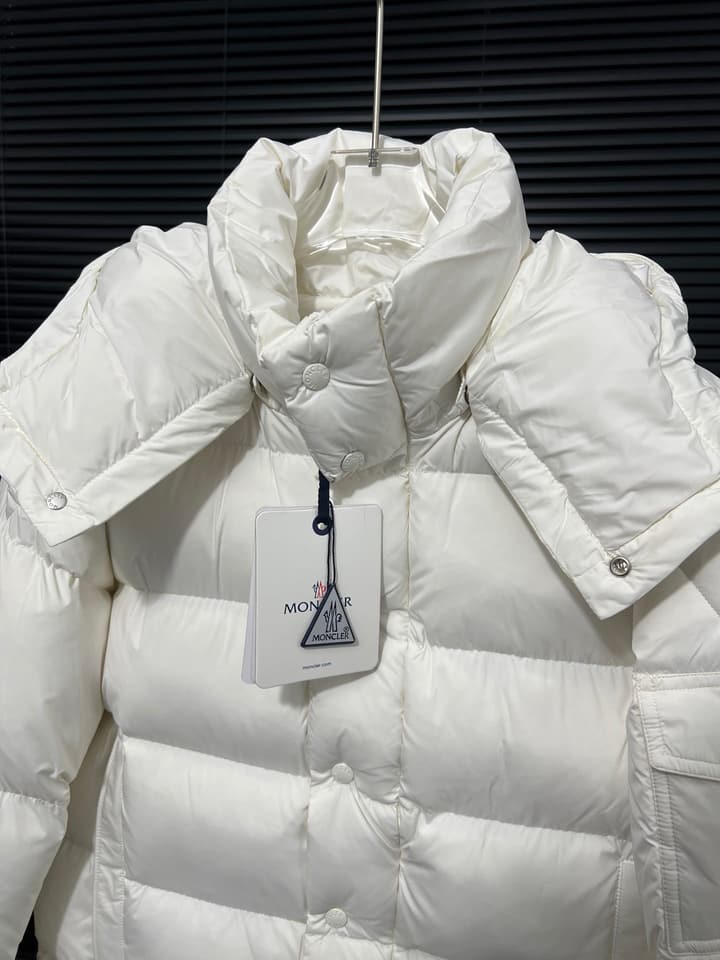 Moncler Vezere Short Puffer Jacket in White