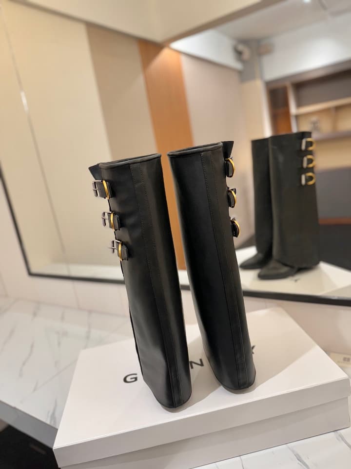 Givenchy Lock Detail Knee-High Boots – 2024 Spring/Summer Collection in Black