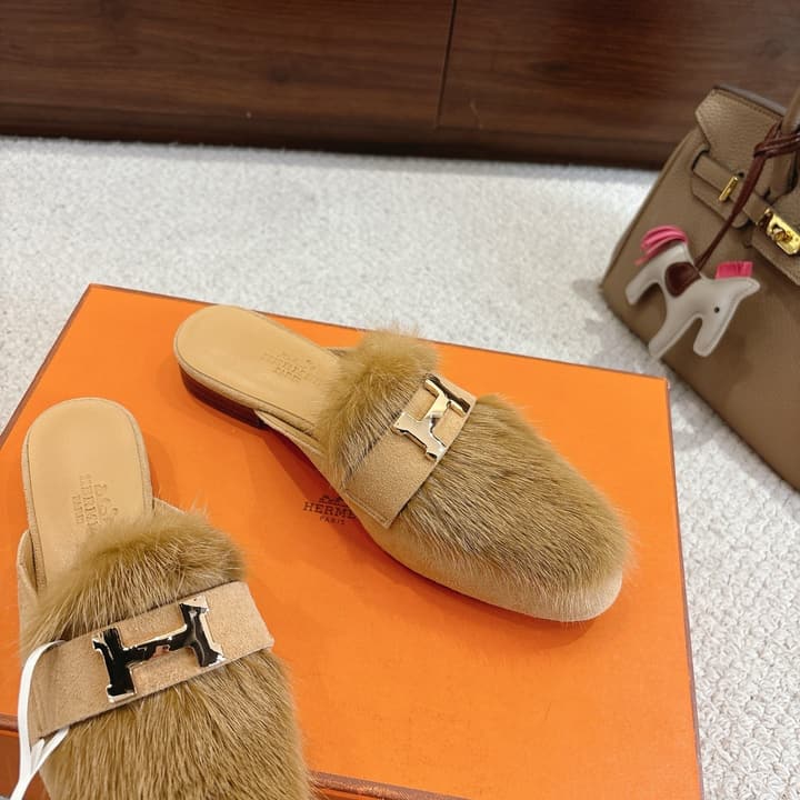 Hermès Mink Suede Loafers & Mules – Autumn/Winter Collection in Black Fur With Gold H