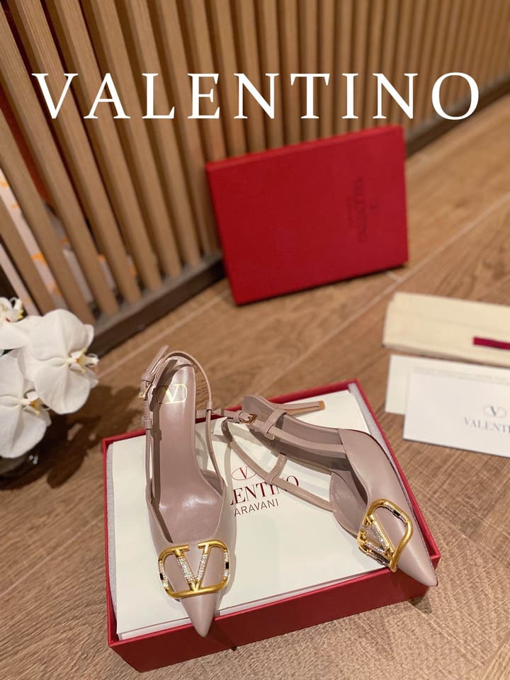 Valentino VLogo Signature Leather Pumps – 2022 Collection in Glossy Black With Red Lining