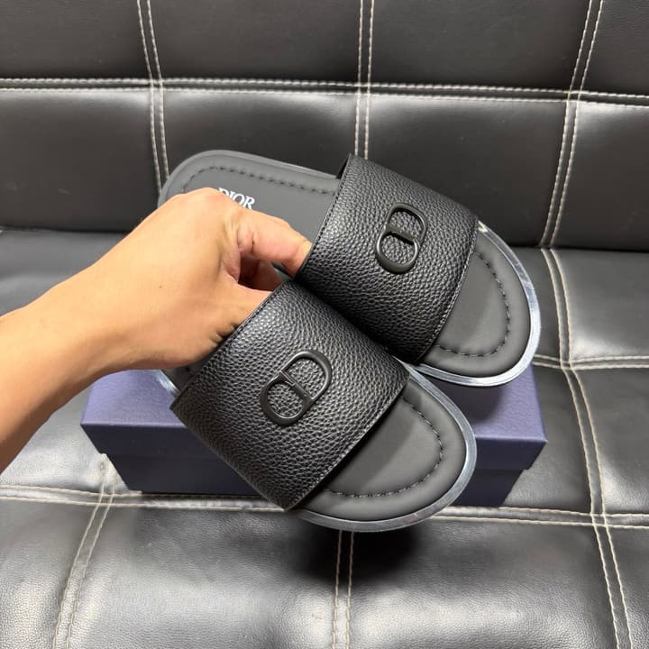 Dior Men's Pebbled Leather and Suede Slides – Spring/Summer Collection 2025 in Black Pebbled Leather Cross Strap