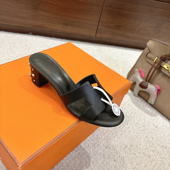 Hermès Oasis H-Slippers Sandals – New Colorway in Black Leather