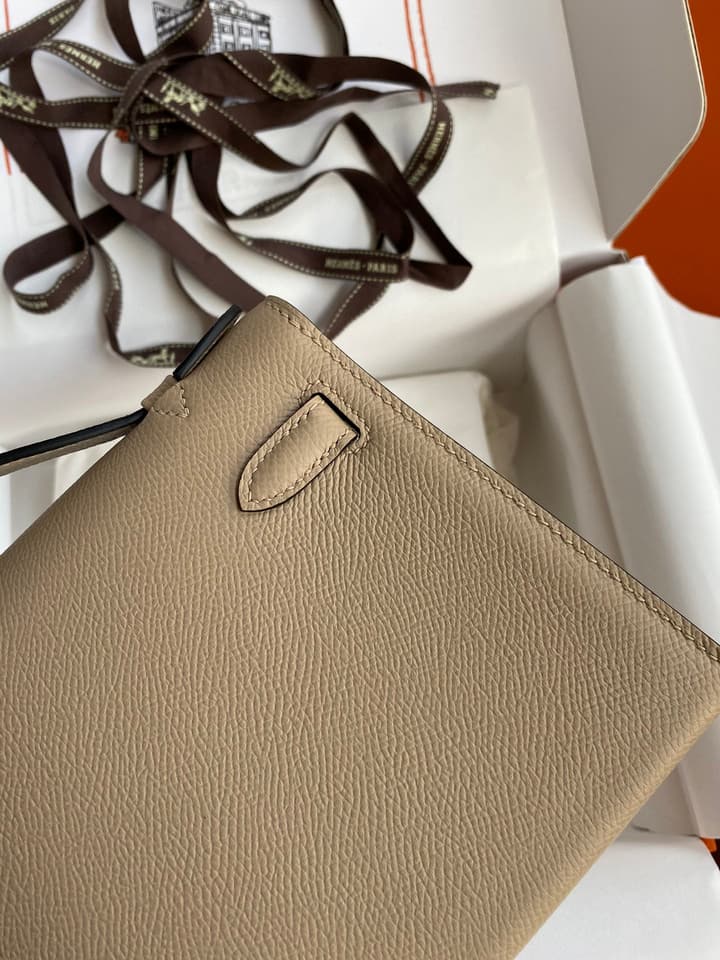 Hermès Kelly Mini Handbag – Trench Coat Grey in Bright Light Beige