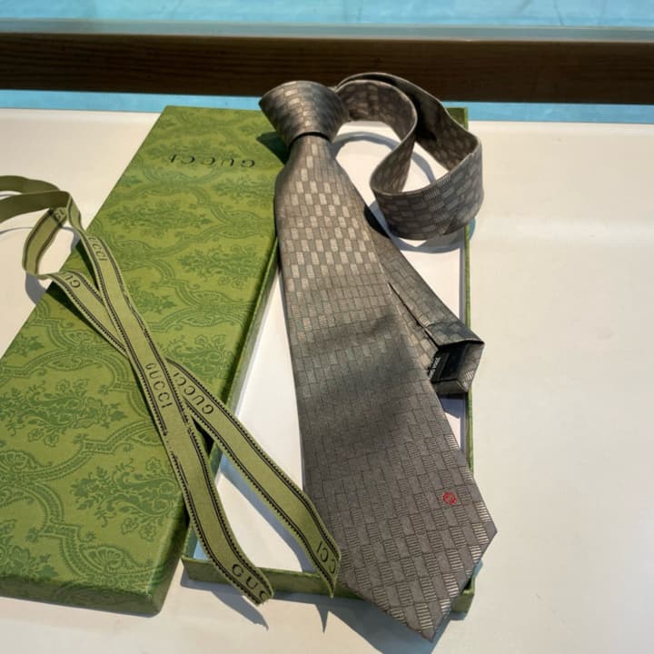 Gucci GG Logo Jacquard Tie in Black