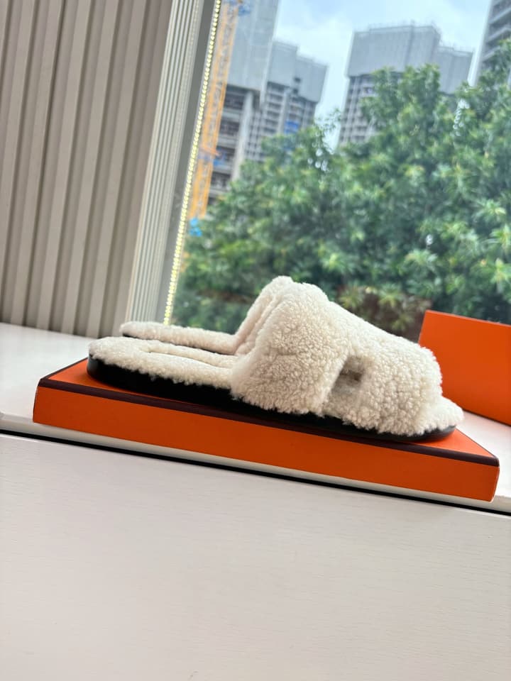 Hermès H-Shaped Fur Slippers – 2025 Collection in Assorted Fur Slippers Group