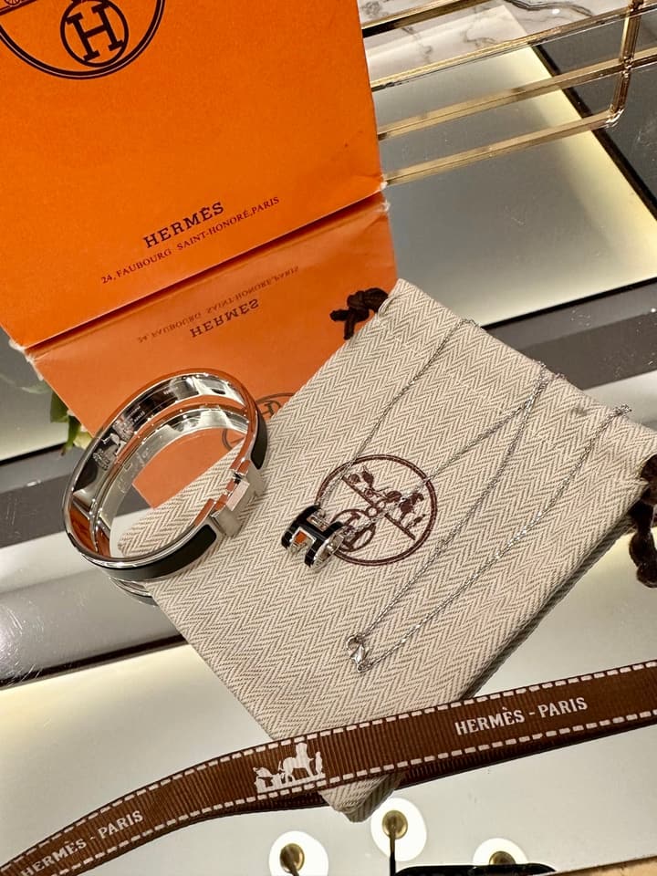 Hermès Oval Enamel 18K Gold Plated Jewelry Set