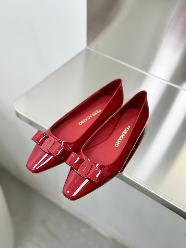 Ferragamo Vara Patent Leather Square Toe Pumps in Black Patent Leather (1cm Heel)