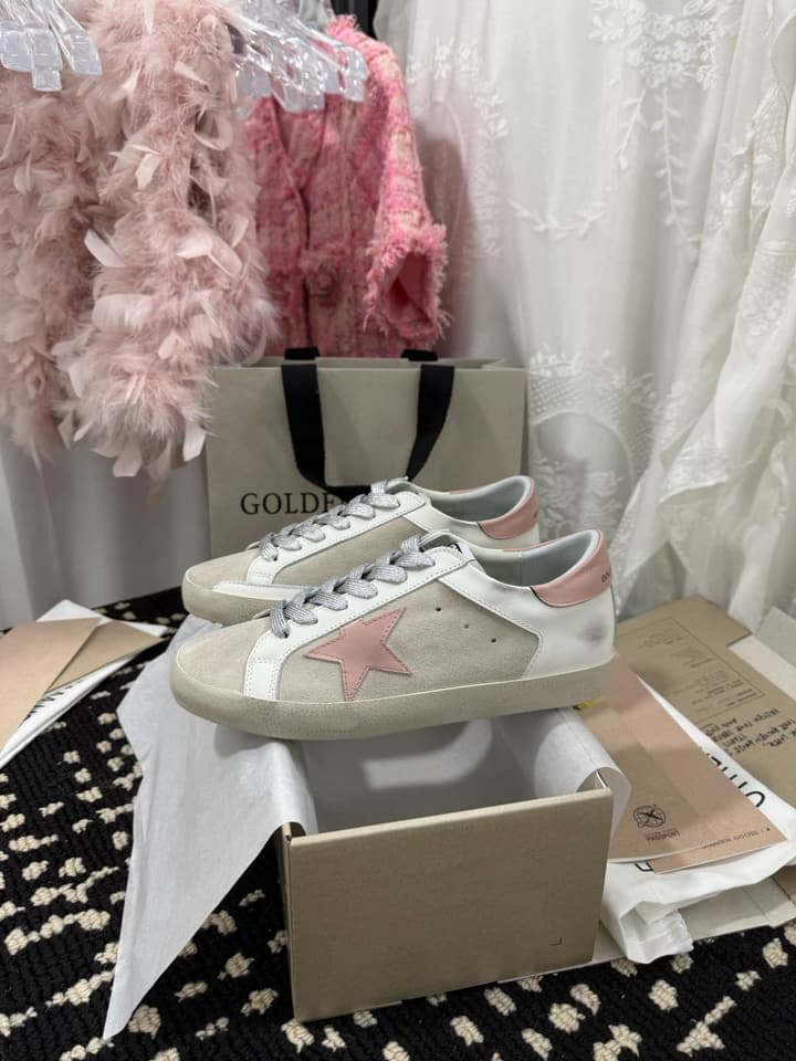 Golden Goose Super Star Leather Sneakers in Black Star Black Heel