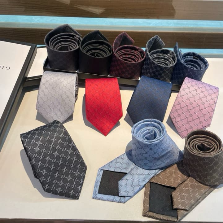 Gucci GG Logo Jacquard Silk Tie in Black