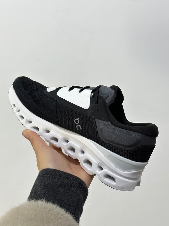 On x Roger Federer Cloudstratus 3 Special Edition Sneakers in All Black Red Accent