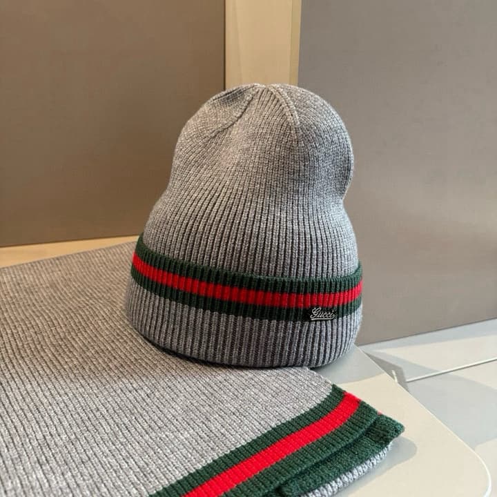 Gucci Classic Knitted Wool Scarf Hat Set – Men's