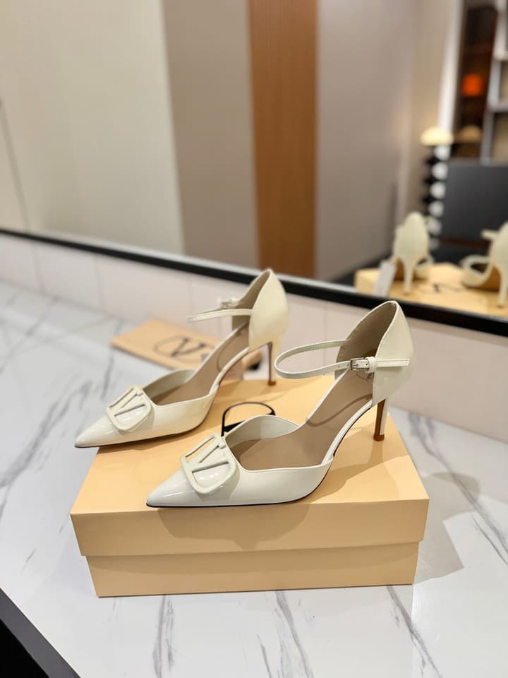 Valentino Garavani VLogo Signature Slingback Sandals in Black