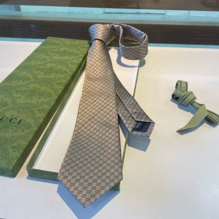 Gucci GG Logo Jacquard Silk Tie in Beige