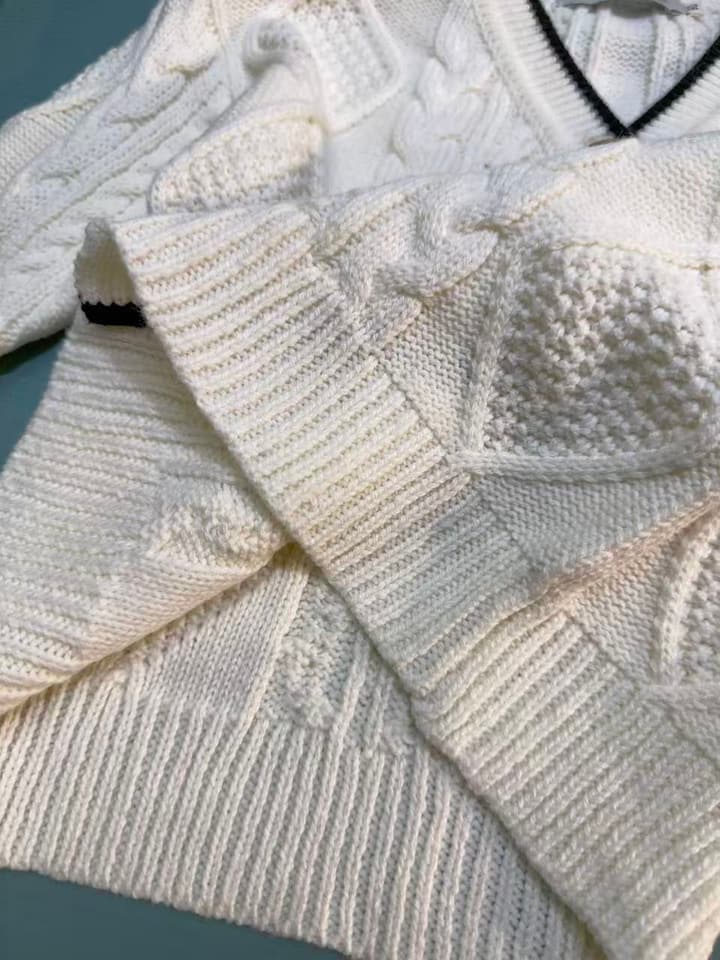 Moncler Classic Knit Cardigan – Kids Collection – 2025SS in White With Black Trim