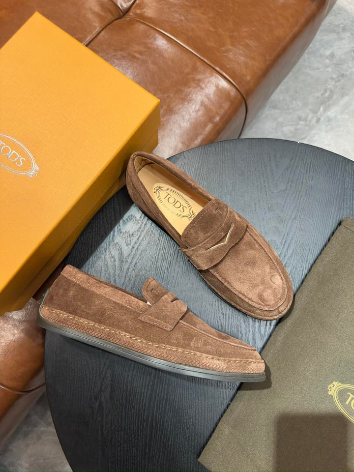 Tod's Gommino Calfskin Loafers in Charcoal Suede