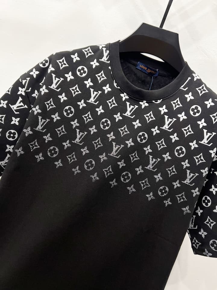 Louis Vuitton Gradient Monogram T-Shirt – 2025 Summer Collection in Black Bottom Gradient Monogram