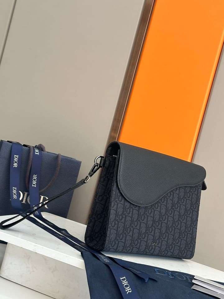 Dior A5 Oblique Triangle Clutch Bag – 2025 Spring Collection in Classic Oblique