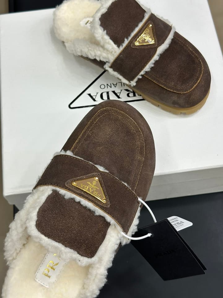 Prada FW24 Suede Fur Slippers – FW24 in Beige Suede