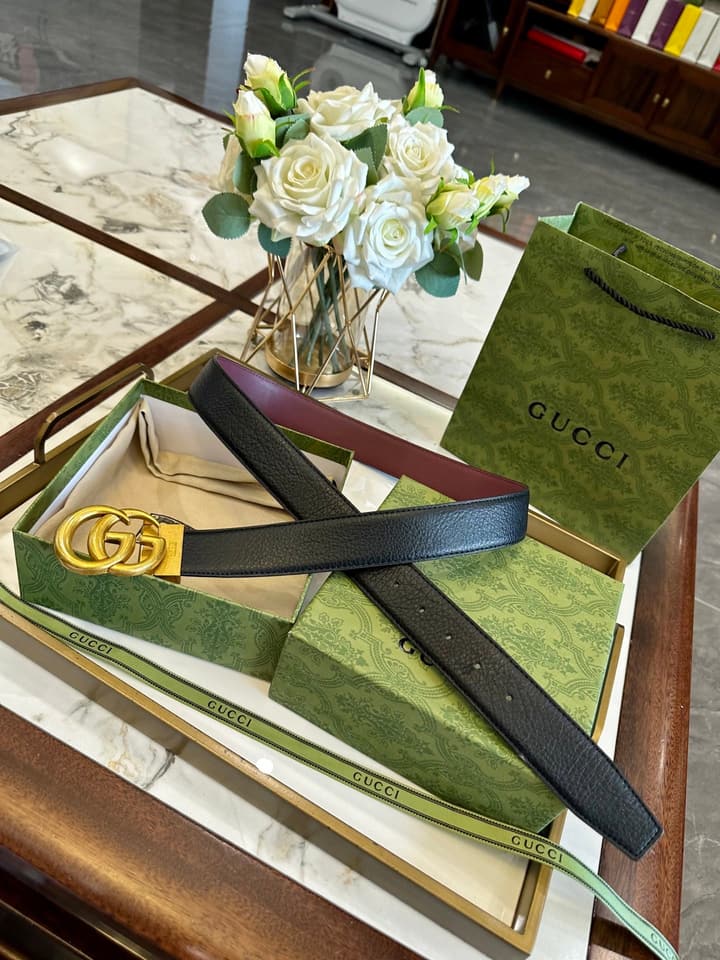 Gucci Leather Belt with Original Brass Buckle in Black Leather With Gold Buckle