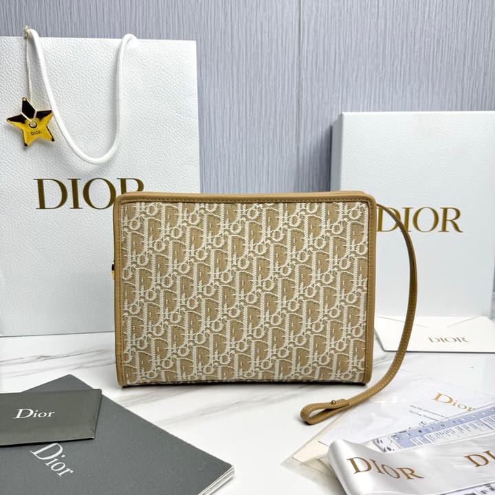 Dior 30 Montaigne Oblique Jacquard Clutch Bag in Beige Oblique