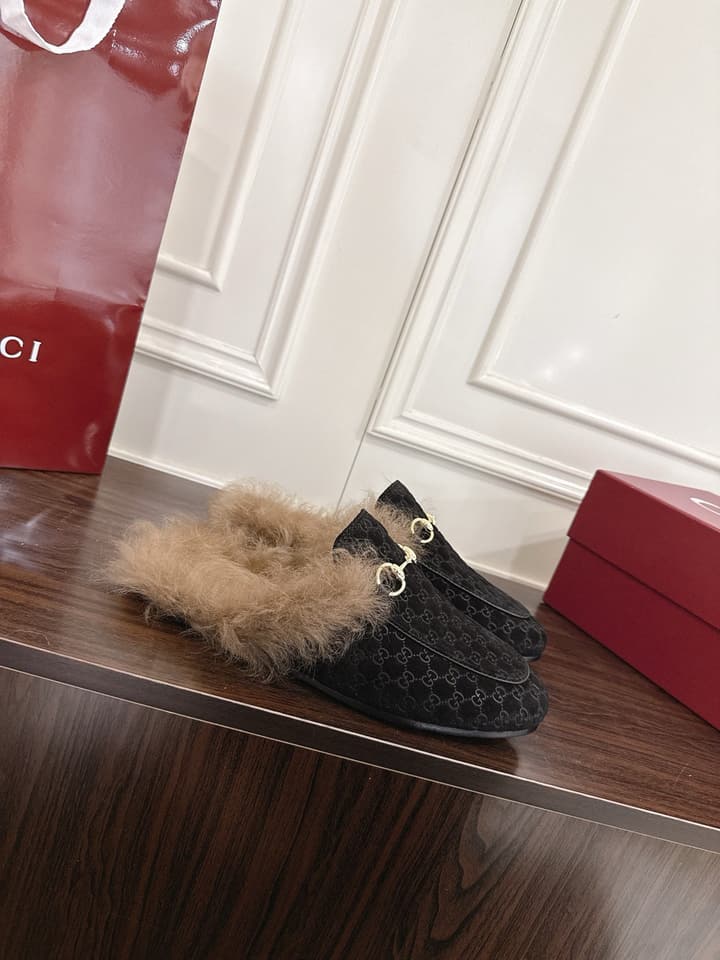 Gucci Tuscan Wool Loafers – Autumn/Winter Must-Have in Beige Gg Monogram With Tan Fur