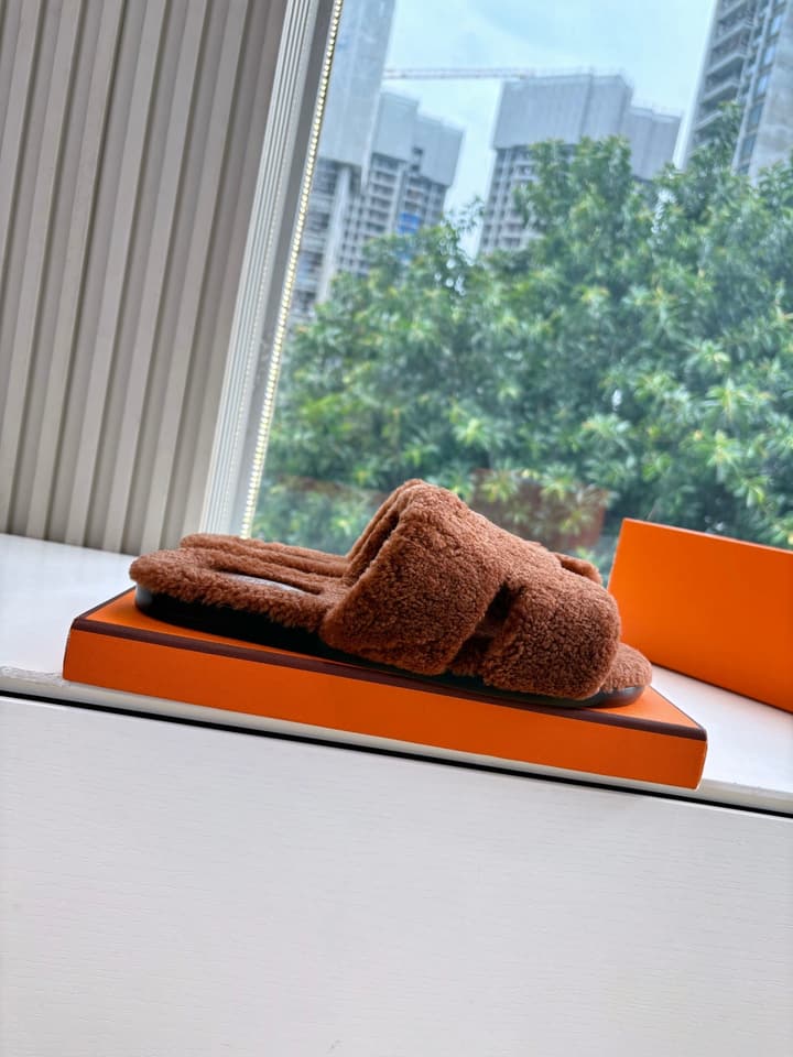 Hermès H-Shaped Fur Slippers – 2025 Collection in Assorted Fur Slippers Group