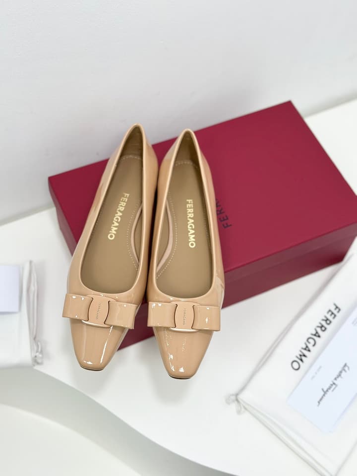 Ferragamo Vara Patent Leather Square Toe Pumps in Black Patent Leather (1cm Heel)
