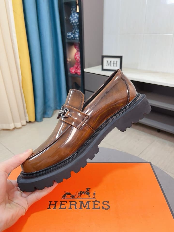 Hermès Business Leather Loafers in Black Loafers Foreground