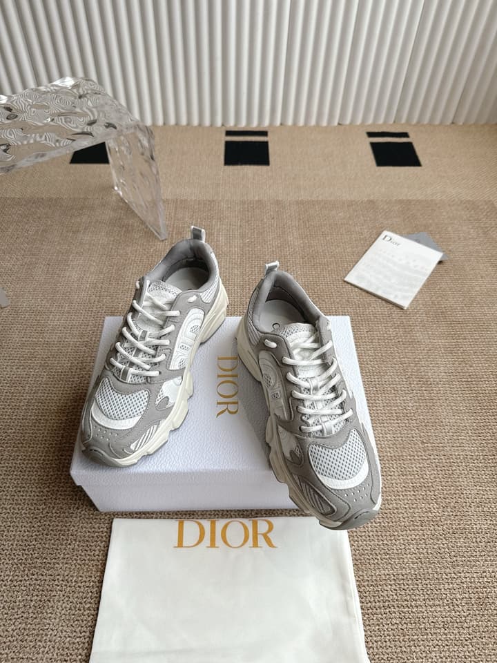 Dior Vibe Sneakers in Gold