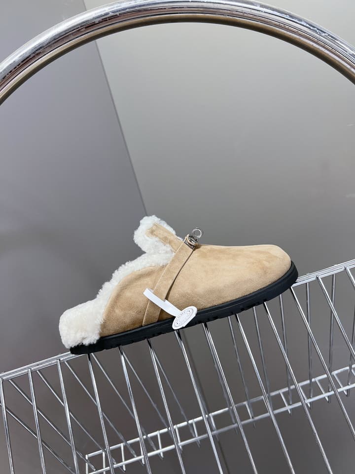 Hermès Kelly Buckle Fur Slippers – Autumn/Winter Collection
