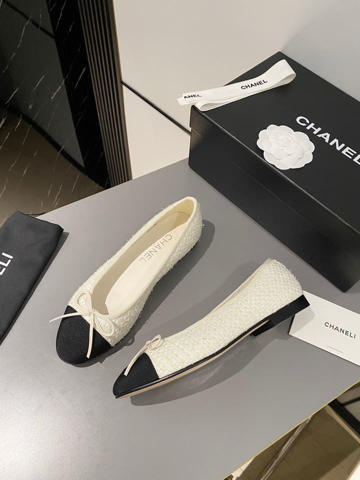 Chanel Classic Ballet Flats in Fuchsia Embossed