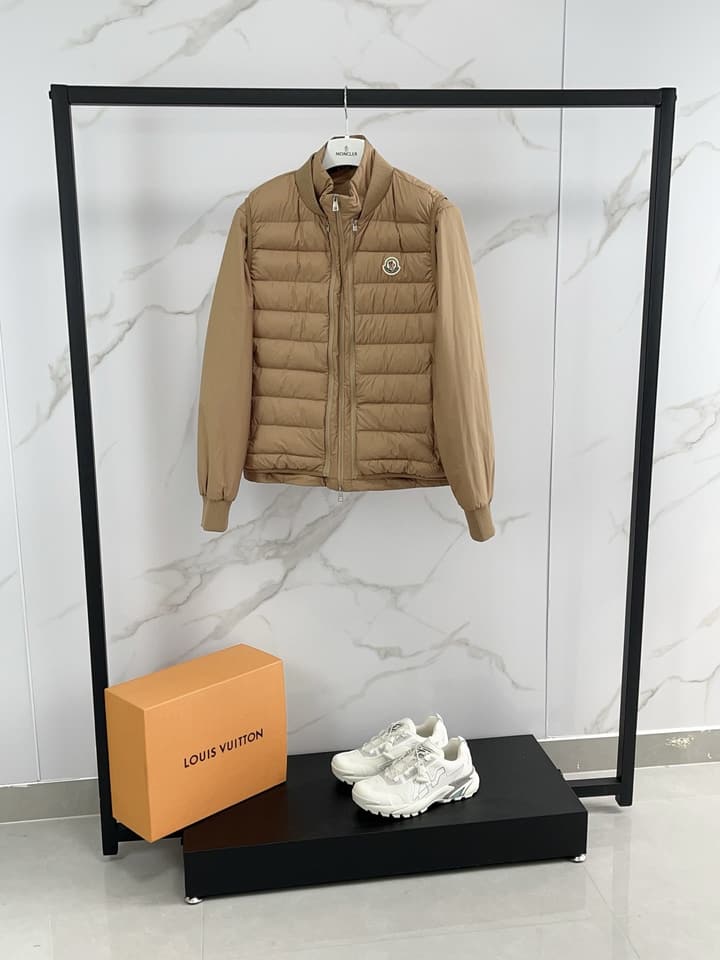 Moncler 2025 Designer Puffer Jacket – 2025 Collection in Black Quilted Jacket
