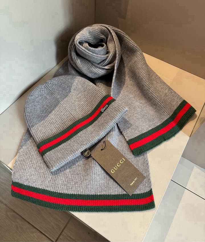 Gucci Classic Knitted Wool Scarf Hat Set – Men's