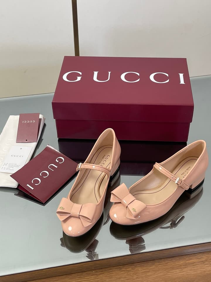 Gucci Bow Detail Mary Jane Ballerina Flats – 2025 Early Autumn Collection in Deep Red Patent Leather