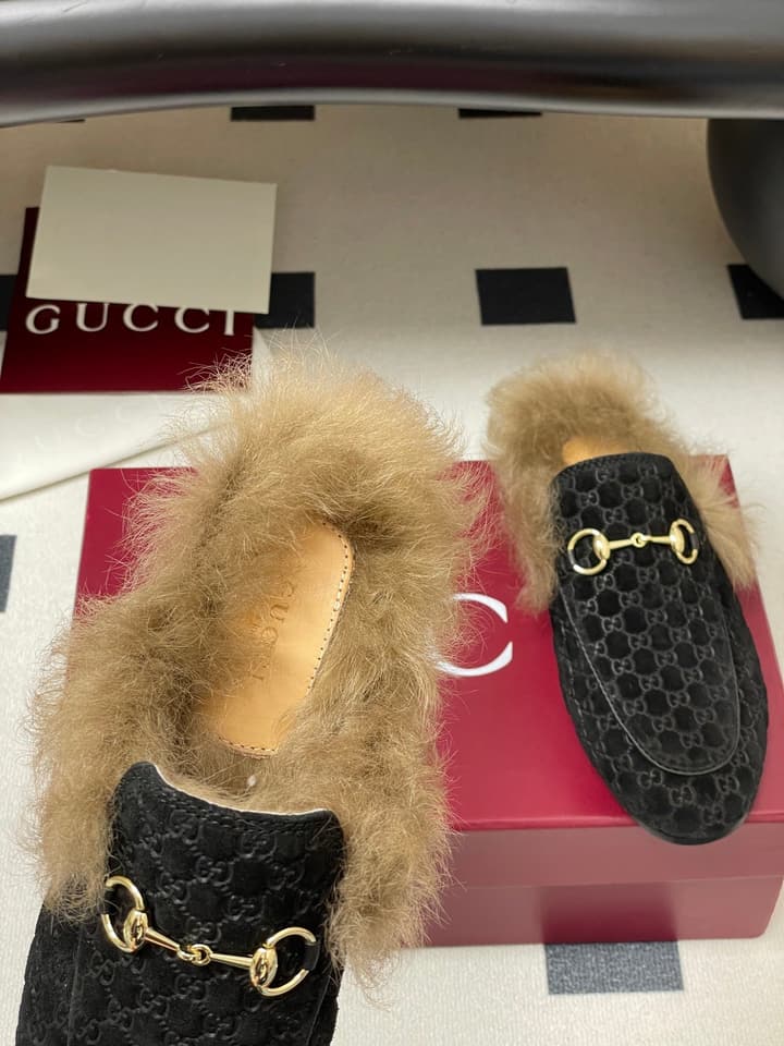 Gucci Princetown Classic Wool Mules – 2025 Fall Latest Edition in Black Croc Embossed Leather