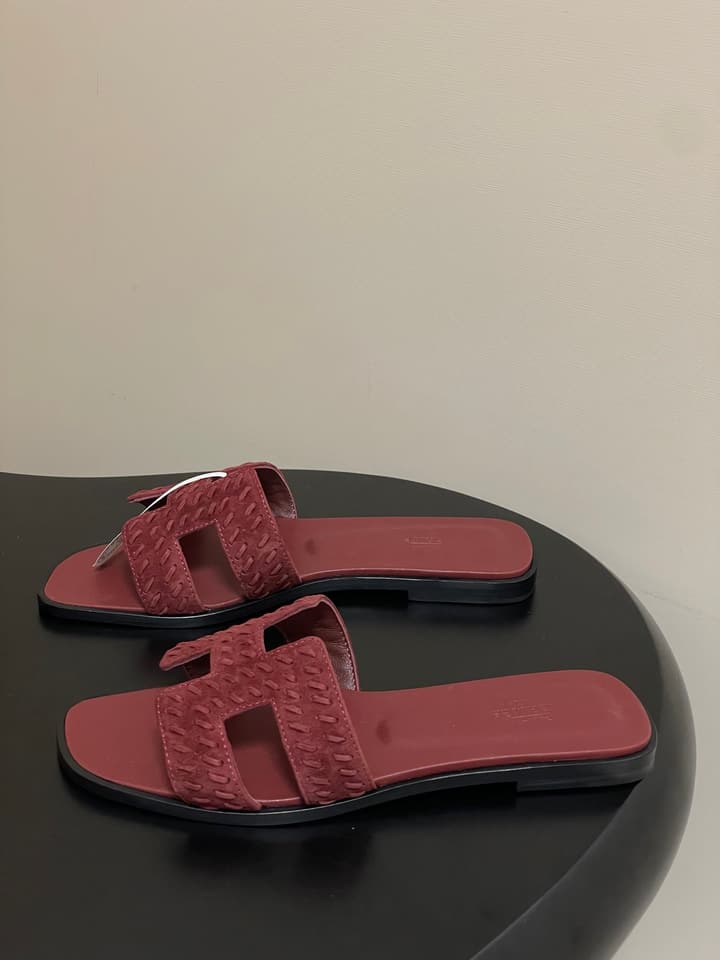 Hermès Oran Woven Suede Sandals – 2025 Collection in Black Leather
