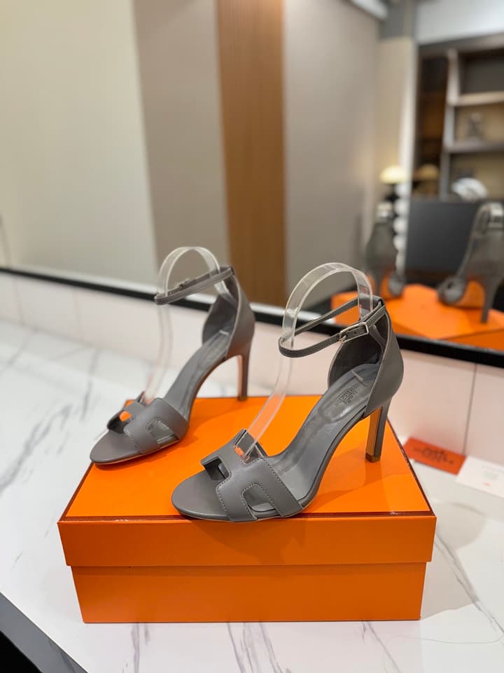 Hermès Classic Smooth Cowhide Pumps – 9cm in Caramel Brown