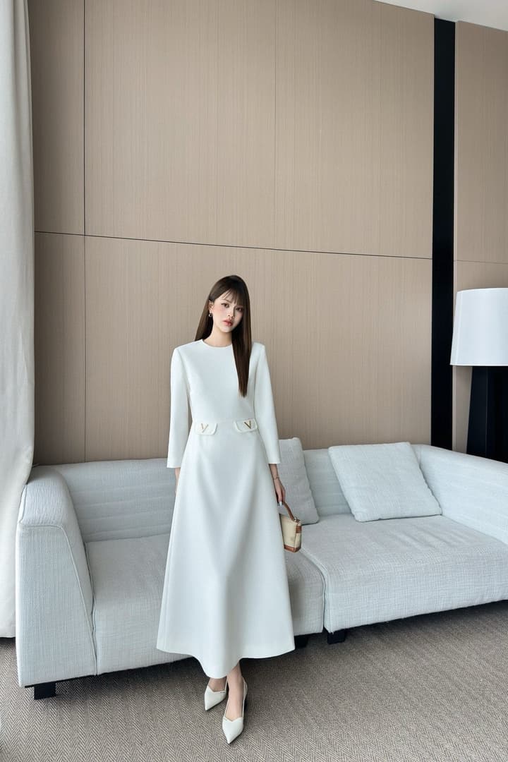 Valentino Acetate Pocket Maxi Dress – 2025 New Arrival in Classic White