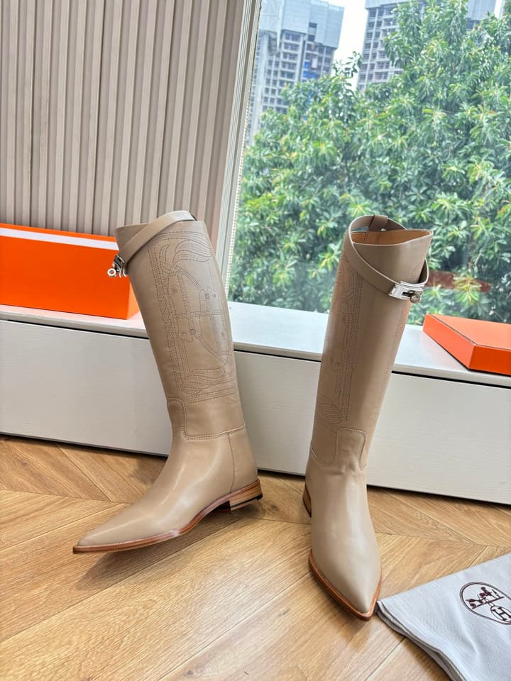 Hermès Classic Knee-High Boots – 2025 Autumn/Winter Collection in Two-tone Tan And Cream