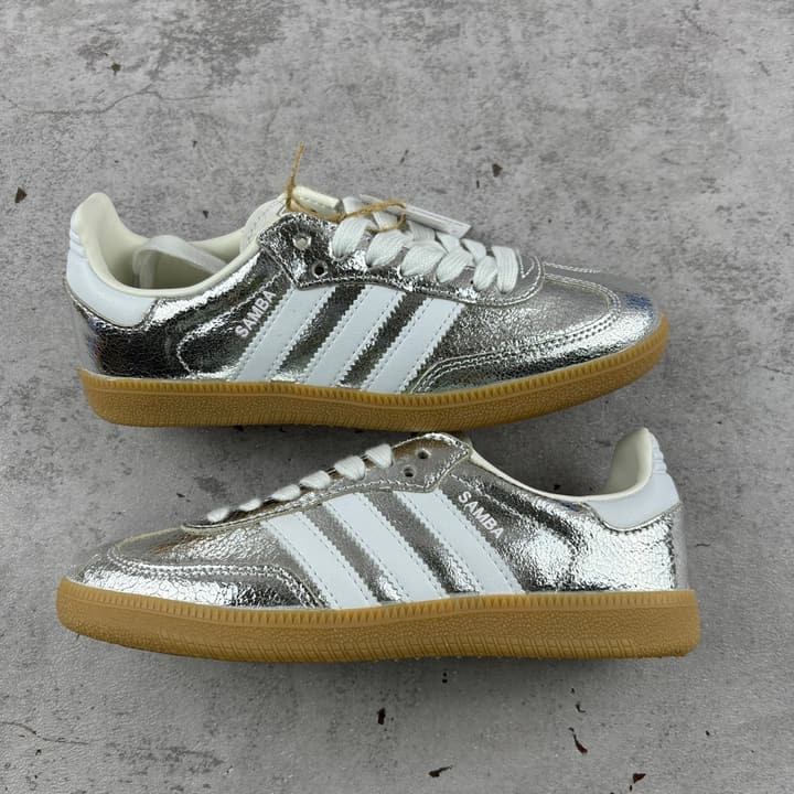 Adidas Samba OG Sneakers in Gold Metallic