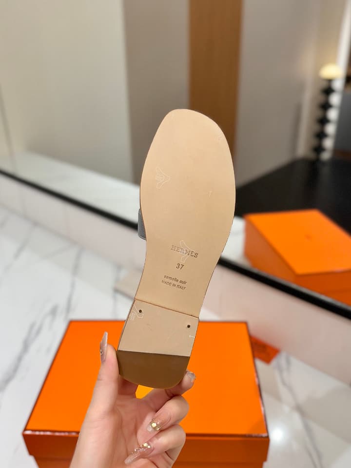 Hermès Classic H Palm Grain Leather Sandals in Black