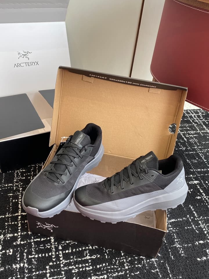 Arc'teryx Norvan VT Trail Running Shoes in Black With White Sole