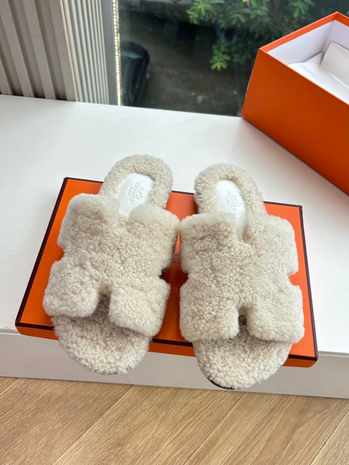Hermès H-Shaped Fur Slippers – 2025 Collection in Assorted Fur Slippers Group