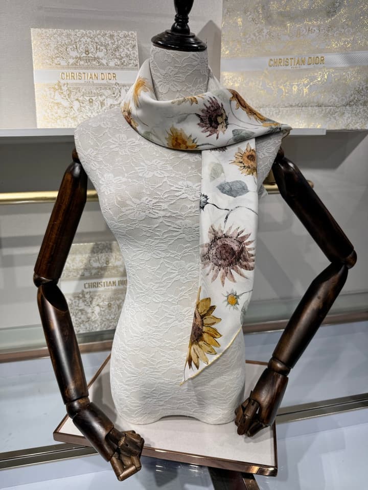 Dior Daisy Reversible Silk Twill Scarf – 2025 Spring Collection
