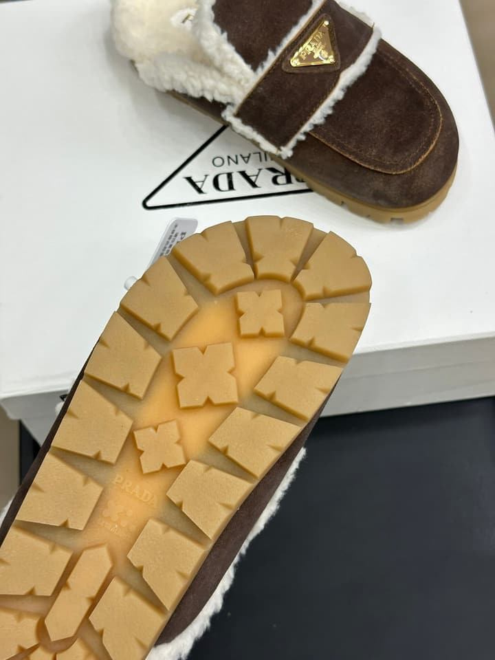 Prada FW24 Suede Fur Slippers – FW24 in Beige Suede