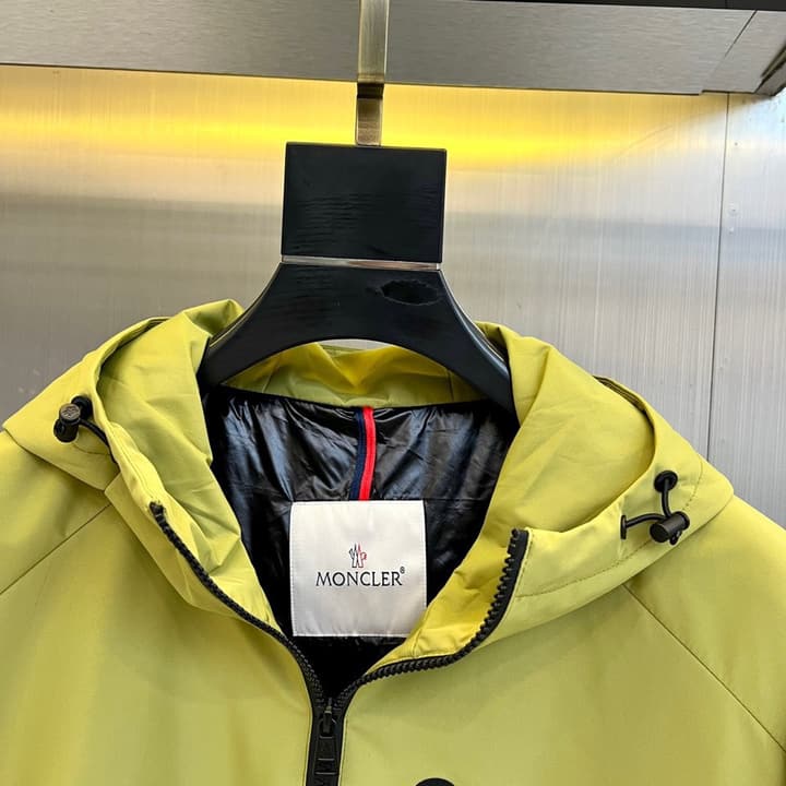 Moncler 2025FW Lightweight Hooded Jacket in Classic Black